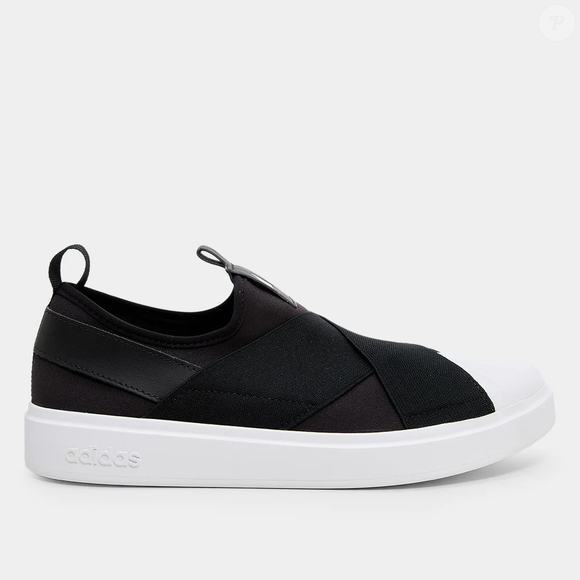 Com visual minimalista e futurista, o Adidas Slip On Streettalk Feminino se diferencia pelas faixas cruzadas que destacam a identidade da marca e dão ao tênis um toque moderno