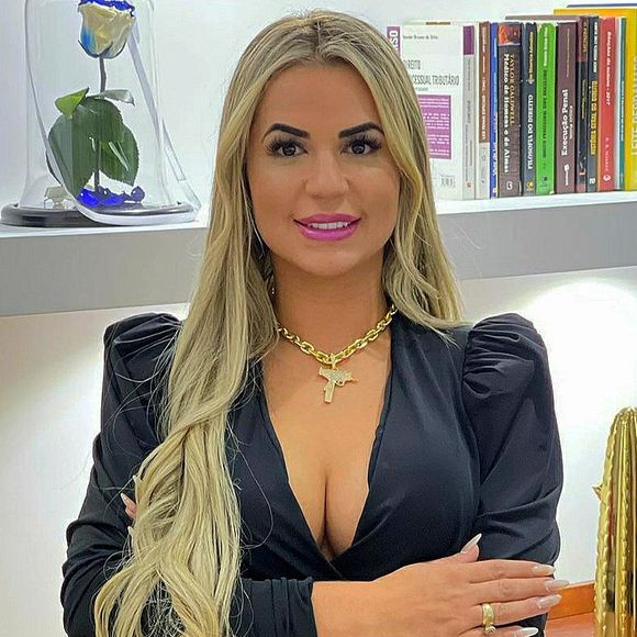 Ante da fama na web, Deolane trabalhava como advogada