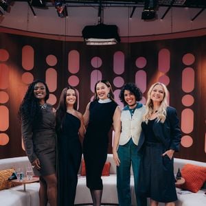 Durante o Saia Justa, Claudia Raia revela que a menopausa afetou sua identidade emocional: 'Me perdi de mim mesma'