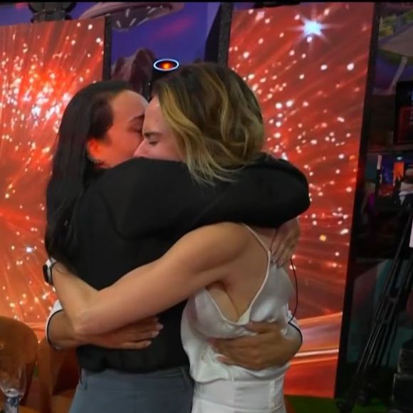 Cida, irmã de Ana Paula Renault, destaca que elas têm ‘problemas e rusgas’: ‘Nossa ligação é eterna! Independentemente dos nossos problemas e das nossas rusgas, eu estou aqui’