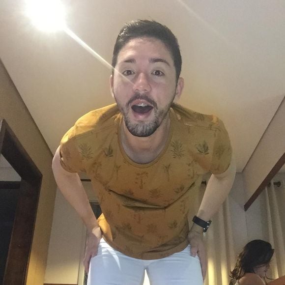 Rico Melquiades tinha a aparência bem diferente e usava aparelho nos dentes