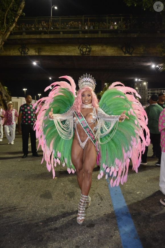 Evelyn Bastos é formada em História e Educação Física, além de ser Diretora Cultural da LIESA