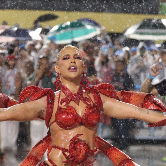 A influenciadora virou assunto após detalhe no look carnavalesco levantar suspeitas de gravidez envolvendo Vini Jr
