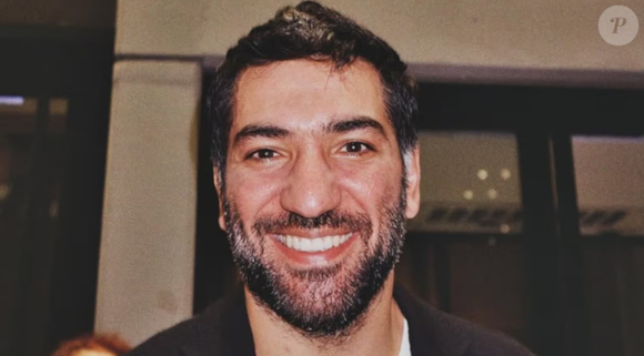 Na trama, Berkay Ates é o segurança Cengiz, mas na vida real, ele é formado em Artes Cênicas pela Universidade Mimar Sinan. No início, ele trabalhou como modelo.