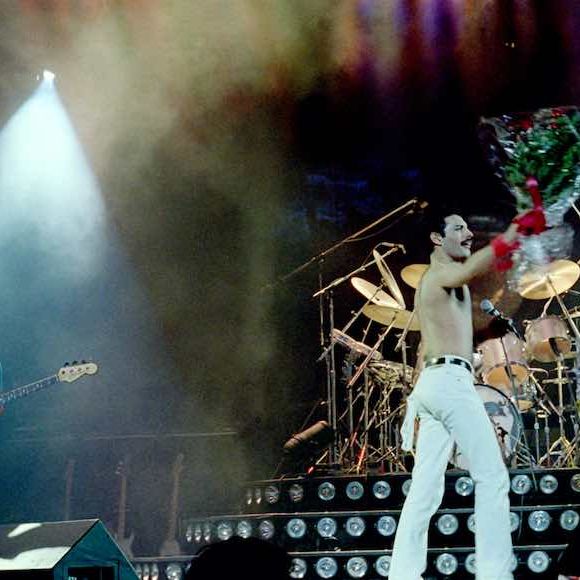 10. Queen Rock Montreal (1981) – Disney+ - Para os fãs de rock, este show captura Freddie Mercury e companhia em sua melhor forma. Com áudio IMAX Enhanced, é uma experiência sonora imersiva que inclui clássicos como "Bohemian Rhapsody".