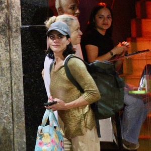 Maisa festeja 23 anos em rooftop no Rio com João Guilherme, L7 e elenco de 'Garota do Momento'. Fotos!