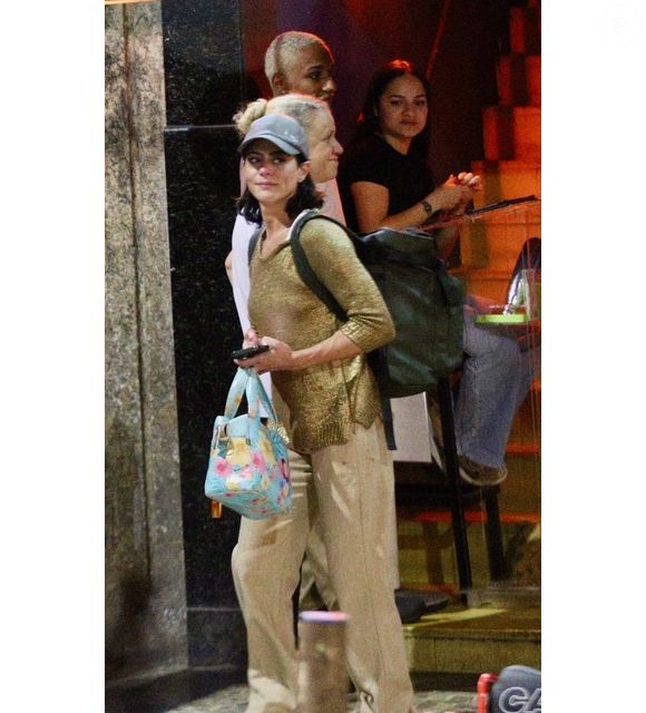 Maisa festeja 23 anos em rooftop no Rio com João Guilherme, L7 e elenco de 'Garota do Momento'. Fotos!