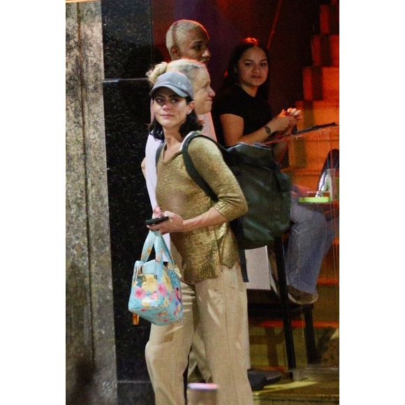 Maisa festeja 23 anos em rooftop no Rio com João Guilherme, L7 e elenco de 'Garota do Momento'. Fotos!