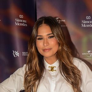 Apesar da sofisticação de seus looks, Simone mantém uma abordagem econômica em relação à moda