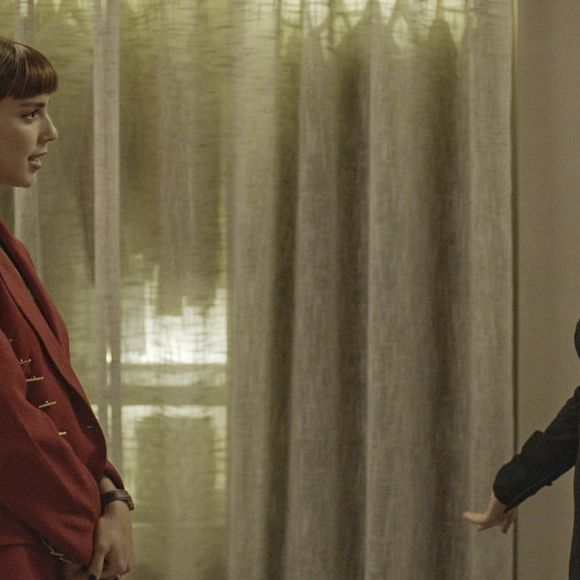 ‘Vale Tudo’: Solange (Alice Wegmann) ofereceu um jantar para Odete Roitman (Debora Bloch), na tentativa de amolecer o coração da sogra