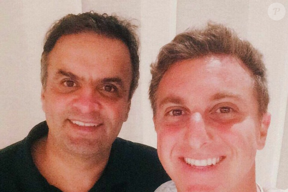 Luciano Huck apoiou Aécio Neves nas eleições presidenciais de 2014. Ele é filiado ao Partido da Social Democracia Brasileira (PSDB), cujo símbolo é um tucano