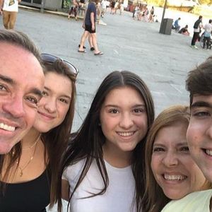 Mãe dos 3 filhos de Gugu, Rose Miriam desistiu de provar ser companheira do apresentador em 2024, abrindo caminho para fim da disputa na Justiça