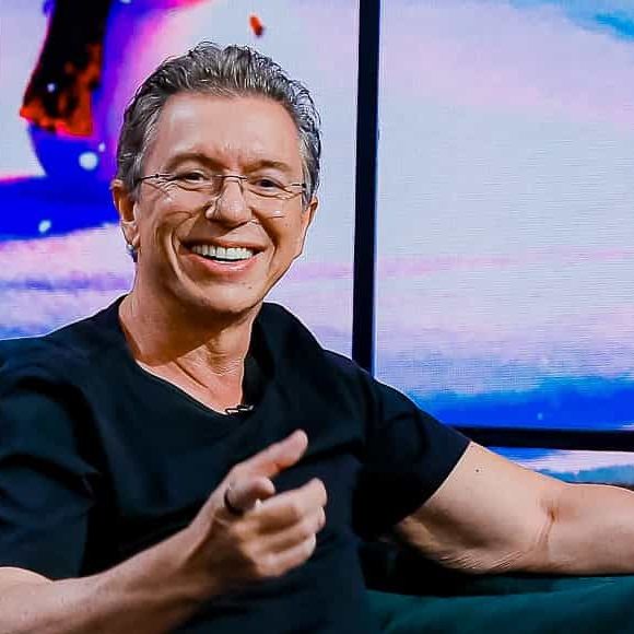Em entrevista a Danilo Gentili, Boninho relembra a criação de sucessos como 'Big Brother Brasil' e 'No Limite', e faz reflexão sobre carreira