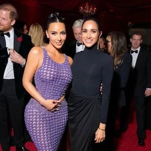Fotos de Meghan Markle e Príncipe Harry no aniversário de Kris Jenner foram apagadas pouco depois; pedido teria partido do casal
