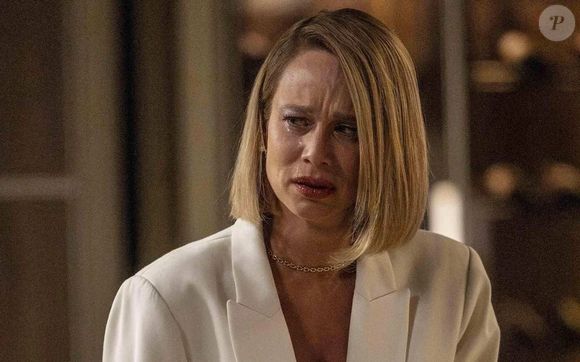 Dora (Mariana Ximenes) pode estar prestes a enfrentar um grande problema em ‘Quem Ama Cuida’. Mesmo depois de ser perdoada por Adriana (Leticia Colin), a empresária tem seu romance secreto com André (Henrique Barreira) transformado em peça da vingança contra Ademir (Dan Stulbach)