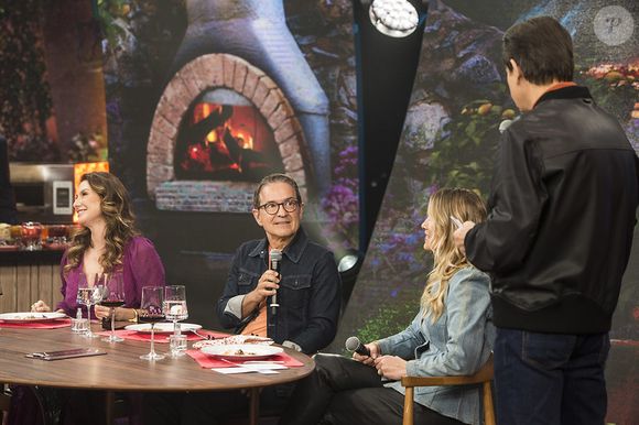 Comer pizza com garfo e faca também remete à higiene, segundo psicólogos - foto ilustrativa de Carlos Tramontina durante entrevista a Fausto Silva ao lado de Lavinia Vlasak