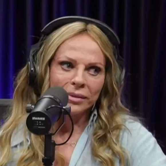 A ex-apresentadora do "Casos de Família", Christina Rocha, que comentou volta do programa, trouxe à tona sua insatisfação com o SBT em uma entrevista ao podcast "Papagaio Falante", comandado por Sergio Mallandro.