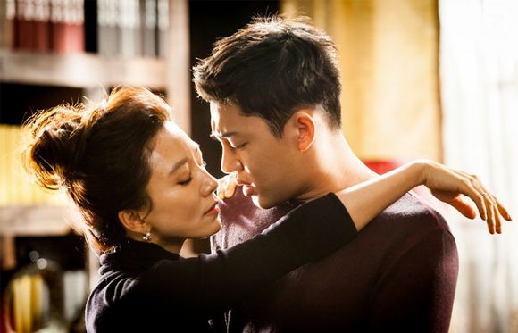 'Secret Love Affair' narra a paixão proibida entre uma mulher refinada e um jovem pianista. A diferença de idade e um casamento atrapalham seus planos