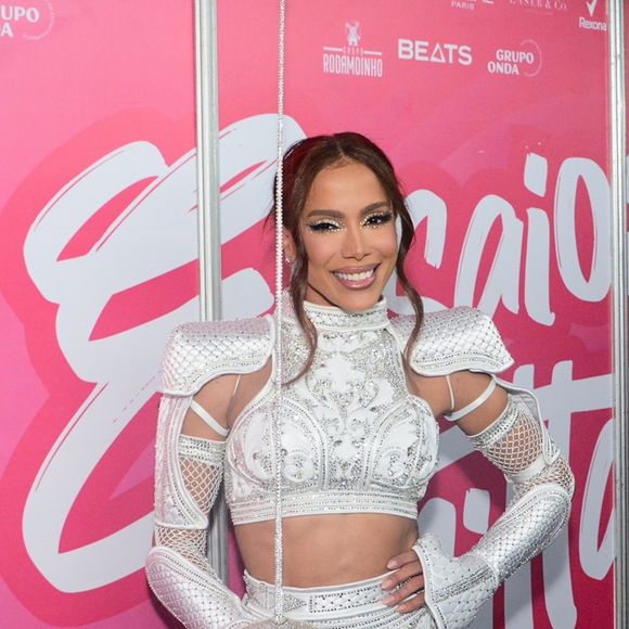 Anitta vendeu 400 mil perfumes íntimos apenas nos primeiros meses de lançamento