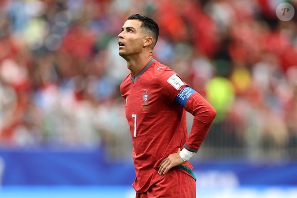 O novo visual de Cristiano Ronaldo veio acompanhado de um acessório de luxo: a nécessaire Gucci usada pelo craque custa US$ 1.500