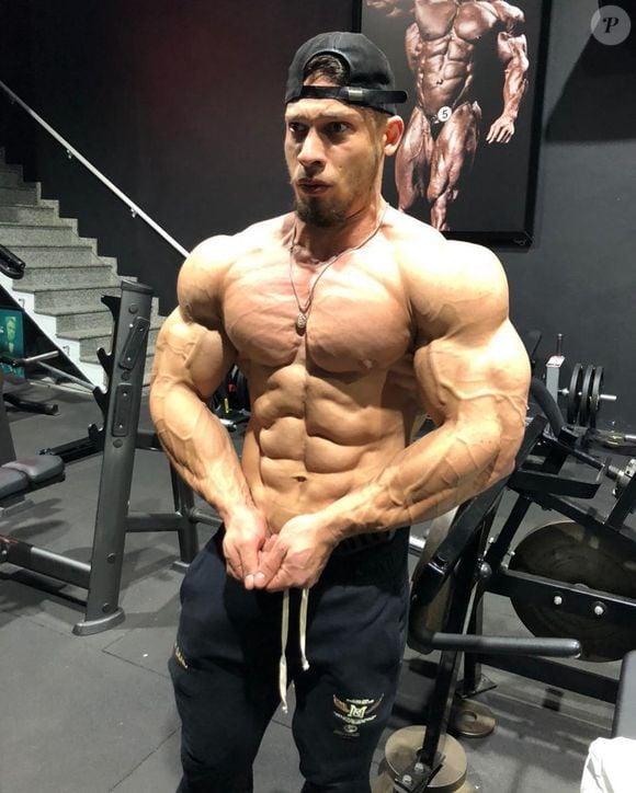 Ramon Dino passou a ser considerado uma promessa do Classic Physique, categoria que representa