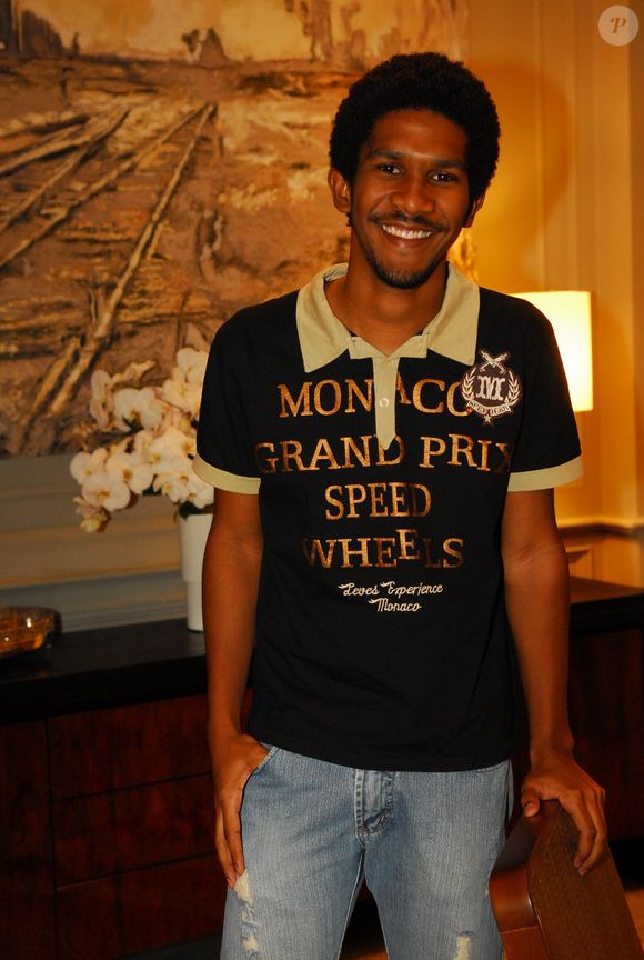 Tiziu em 'Terra Nostra', André Luiz Miranda viveu o personagem Juvenal na novela 'Cama de Gato' (2009-2010)