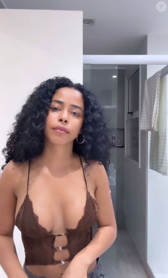 MC Daniel virou assunto nas redes após Lorena Maria, ex-companheira do cantor, afirmar que foi traída enquanto estava grávida. Em vídeos publicados nesta sexta-feira (12), ela também disse que o funkeiro falava mal de Anitta e tentou difamá-la. No desabafo, a influenciadora relatou conflitos envolvendo a guarda do filho, acusações de humilhação e exposição de episódios sensíveis de seu passado