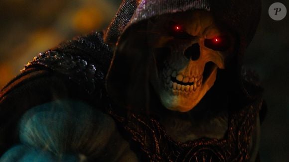 O filme segue os passos do príncipe Adam, vivendo em nosso mundo, quando ele consegue localizar a Espada do Poder e voltar a Eternia