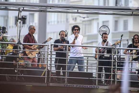 Djavan também se apresentou na manifestação em Copacabana