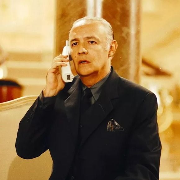 Ney Latorraca atribuiu ao diretor Walter Avancini sua decisão de assinar contrato com o SBT: 'Precisava alguém de nome'