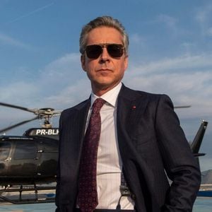 Marco Aurélio (Alexandre Nero) é encaminhado ao hospital, e, durante uma conversa tensa com Leila (Carolina Dieckmmann), o executivo afirma que Odete está por trás do atentado que sofreu.