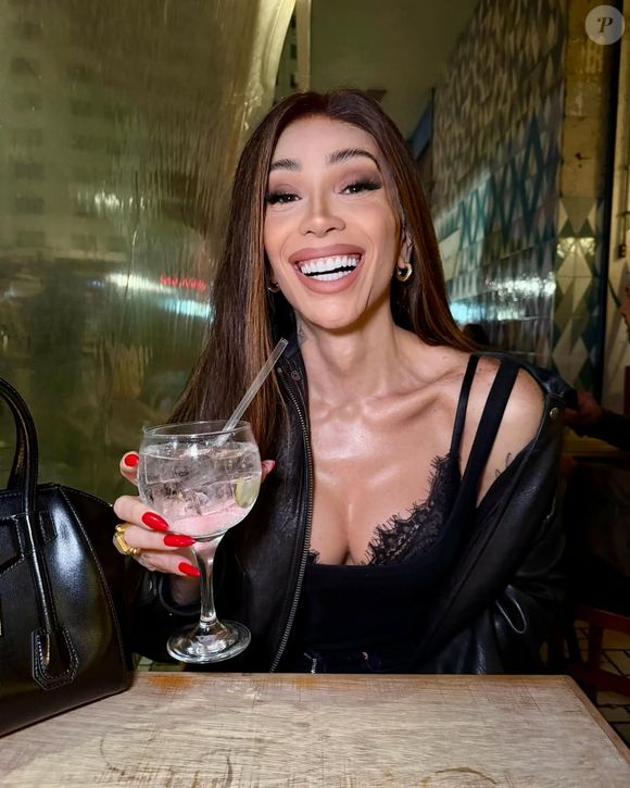 Maya Massafera se mudou do Brasil e agora está morando em Londres, onde fará mestrado em moda