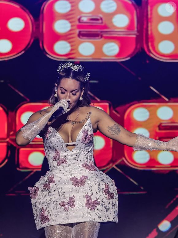 Yara Tchê surgiu como noivinha fashionista no São João de Campina Grande 2025