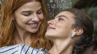 Após fim de namoro polêmico, Alanis Guillen vive sua maior química na novela 'Três Graças'; Lorena e Juquinha dão passo decisivo