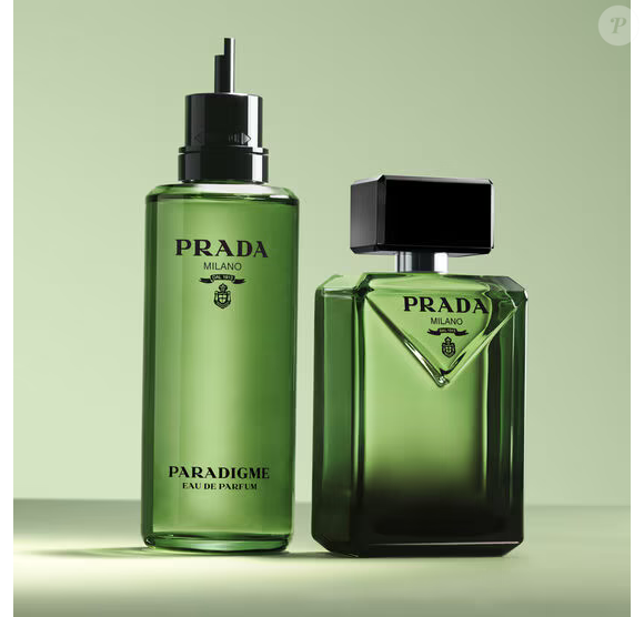 Entre madeiras âmbar, gerânio bourbon verde e bergamota da Calábria, o Prada Paradigme conquista justamente por equilibrar sensualidade, sofisticação e aquele aroma de perfume caro sem exageros