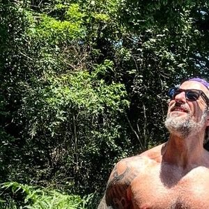 Mesmo nas férias, Marcos Mion mantém rotina pesada de academia e costuma compartilhar treinos intensos nas redes sociais