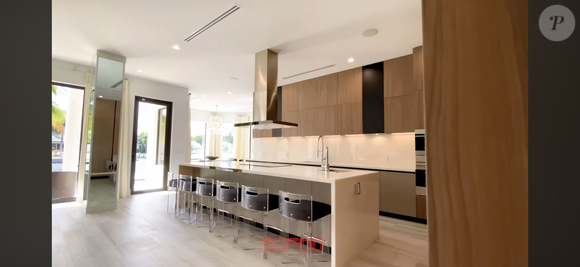 A casa de Lionel Messi em Fort Lauderdale une sofisticação contemporânea e atmosfera típica das mansões bilionárias da Flórida