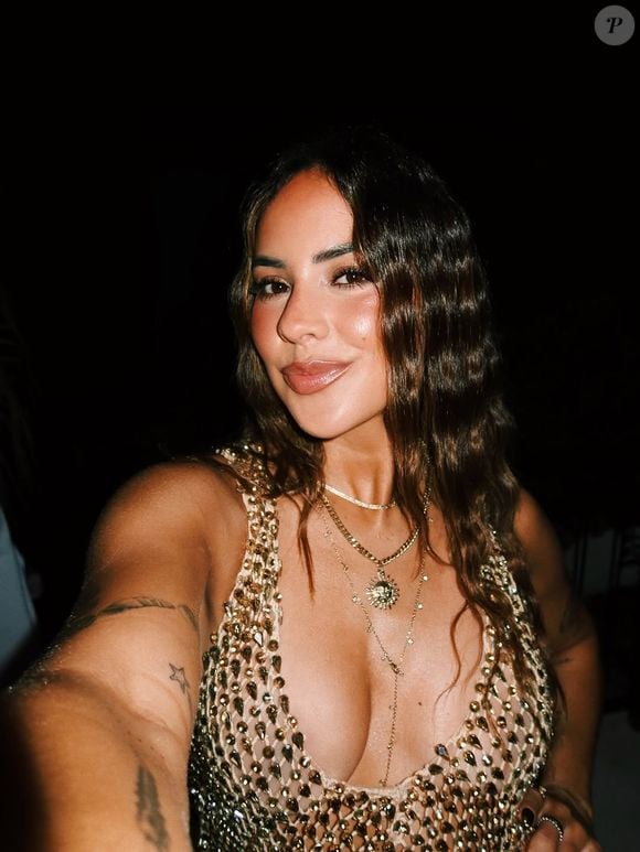 Gabriela Berlingeri é porto-riquenha, tem 32 anos, é modelo, influenciadora e designer de joias