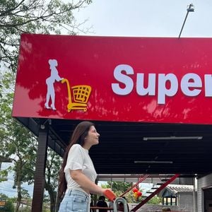 Andressa Urach fez uma visita recentemente ao 'Super Urach' e detalhou um acontecimento inusitado que aconteceu por meio dos stories.