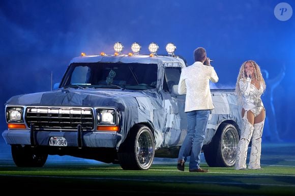 Com participação de Post Malone e Shaboozey, Beyoncé entregou um show repleto de energia e polêmica