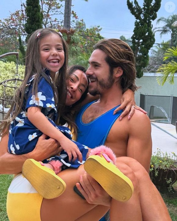 Sabrina Sato vive relacionamento com Nicolas Prattes