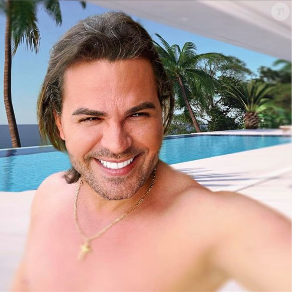 Segundo Eduardo Costa, o motivo para ter deixado o cabelo crescer foi para pagar uma promessa