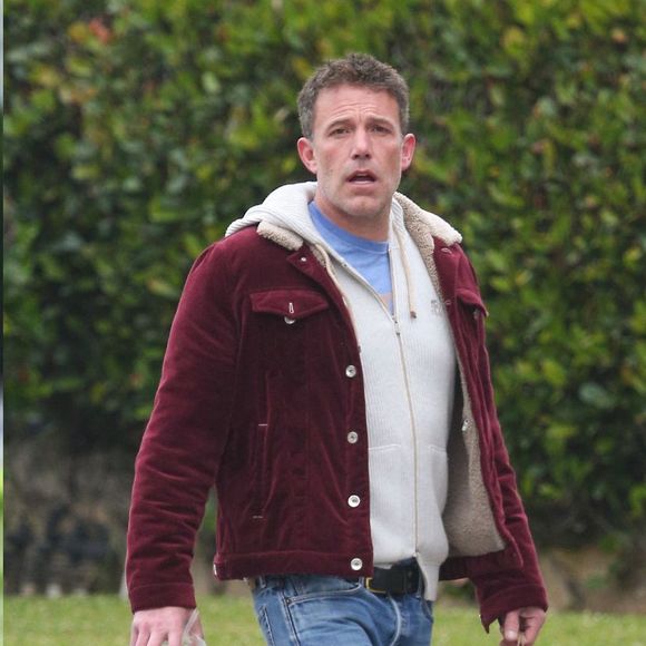 O histórico familiar de Ben Affleck era ainda mais complexo. O ator afirmou que havia alcoolismo e doenças mentais na família, descrevendo esse legado como 'bastante forte e difícil de enfrentar'