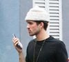 Andar em círculos enquanto se fala ao telefone nada tem a ver com ansiedade, diz psicólogia - foto ilustrativa de João Guilherme