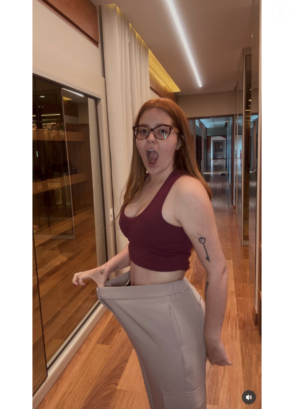 Viih Tube também mostrou como está agora uma calça que usava antes de fazer as cirurgias