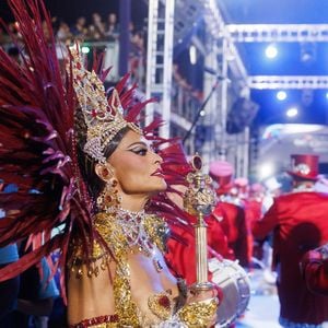 Juliana Paes usou fantasia feita sob medida que ultrapassou meio milhão de reais