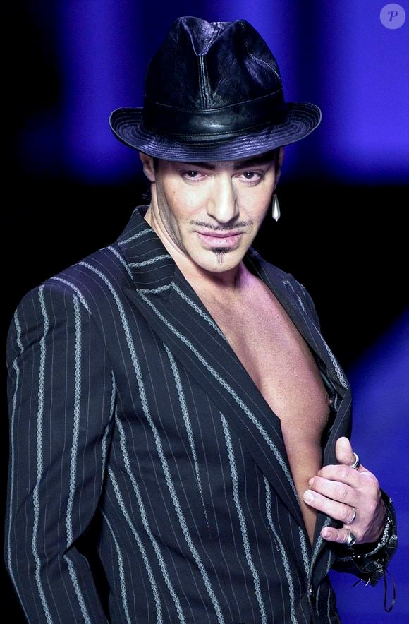 Met Gala 2027 anuncia homenagem a John Galliano e escolha do estilista, condenado por crimes de ódio em 2011, divide opiniões no mundo da moda