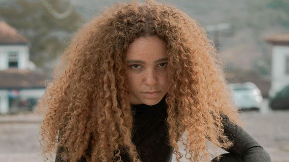 Entrevista | 'Fui ambulante e tive muitas Raquéis': Letícia Vieira, a Gilda de 'Vale Tudo' revela vida pessoal, ligação com Taís Araujo e cenas intensas na série 'Vermelho Sangue'