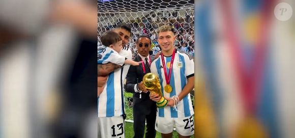 Salt Bae esteve na Copa do Mundo do Catar e posou com jogadores da Argentina após a conquista do Mundial
