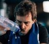 Fernando Alonso compete no mais alto nível da Fórmula 1 há mais de 20 anos, mantendo um regime rigoroso de treinamento físico, uma dieta balanceada e descanso adequado.